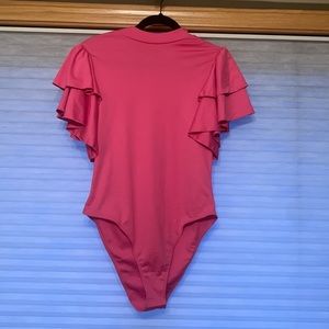 Short sleeved body suit